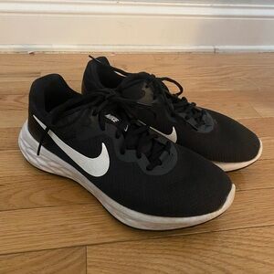 Nike Men's Black and White Low-Top Sneakers